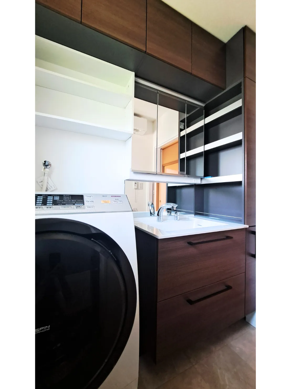 洗濯機の上の棚は造作