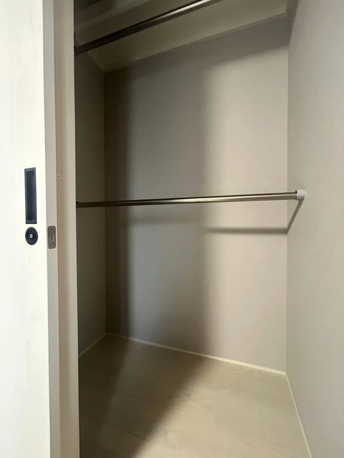 施工前　クローゼット内部　ここがトイレになりました