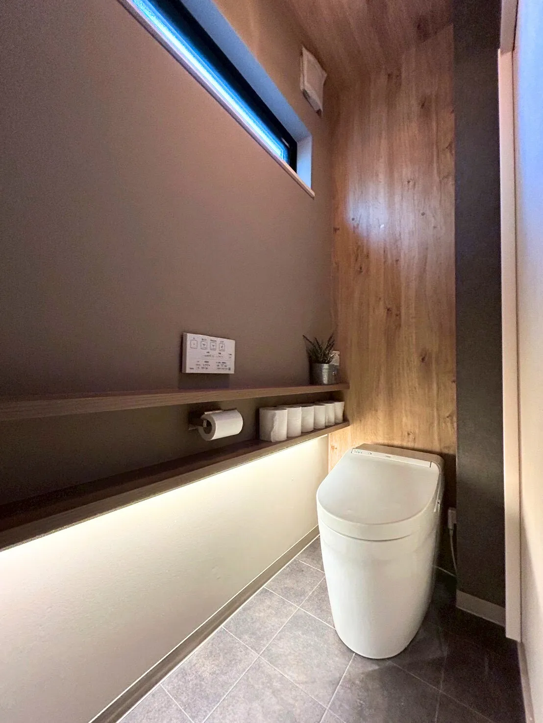 施工後　1階既存トイレ隅に配管