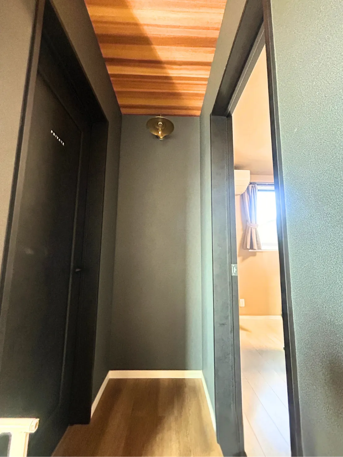 施工前　この壁にトイレのドアを新設