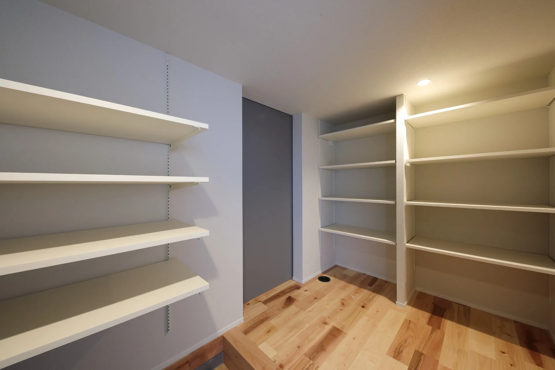 スキップフロアが生み出す、立体的に暮らす家