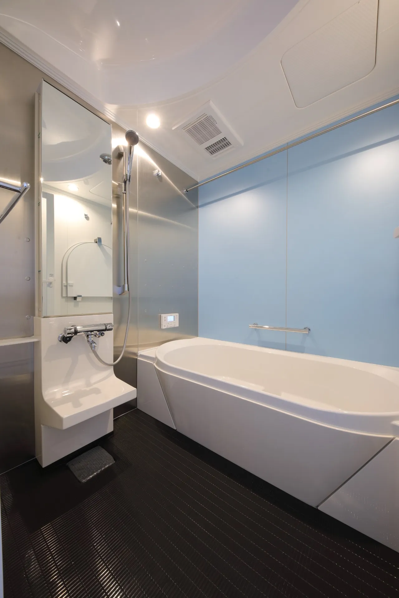 スキップフロアが生み出す、立体的に暮らす家