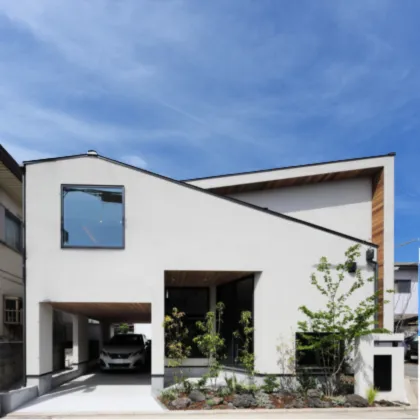 スキップフロアが生み出す、立体的に暮らす家