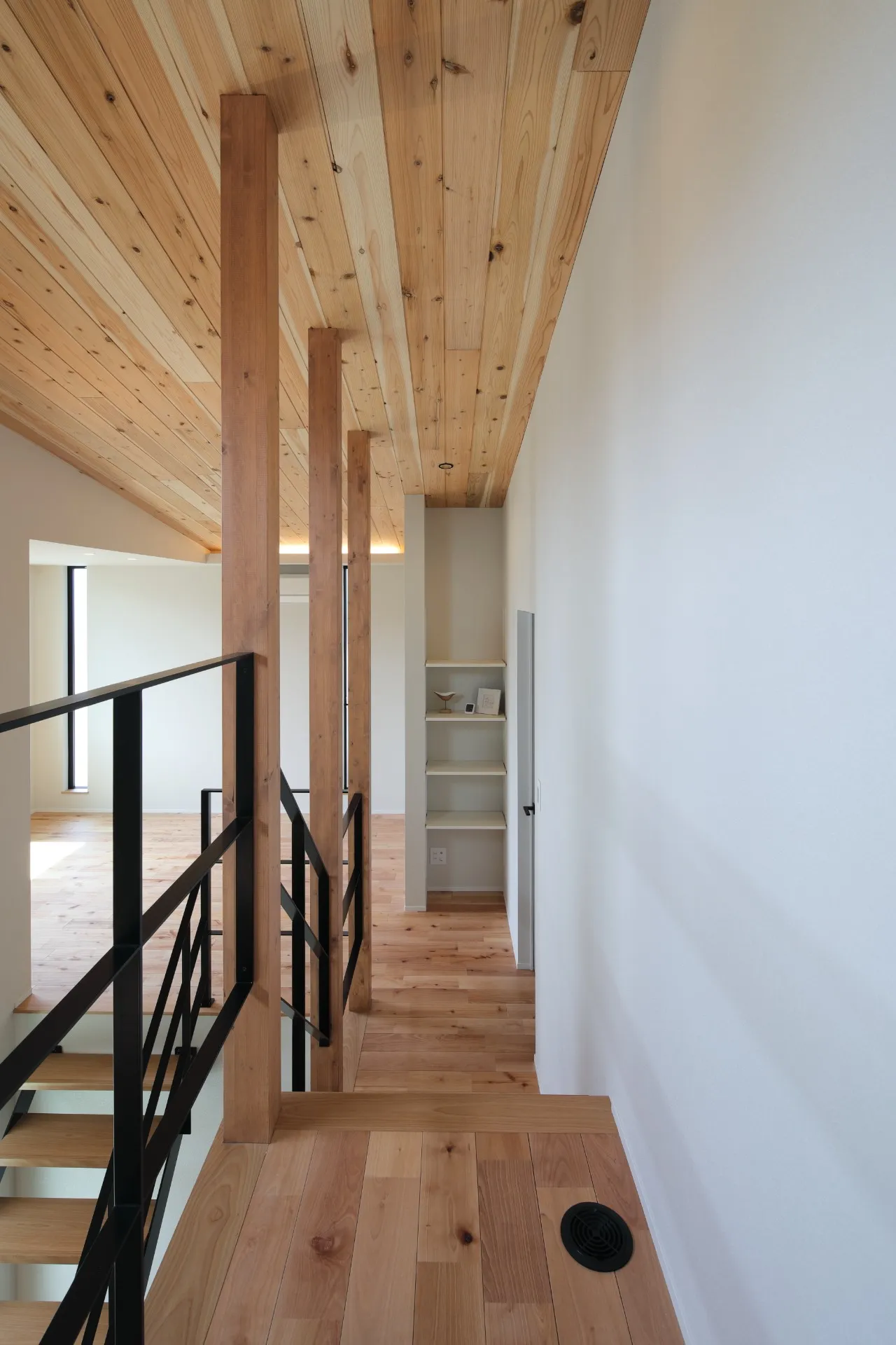 スキップフロアが生み出す、立体的に暮らす家