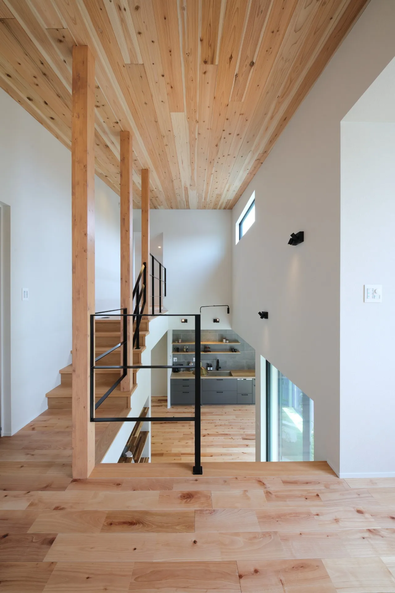 スキップフロアが生み出す、立体的に暮らす家